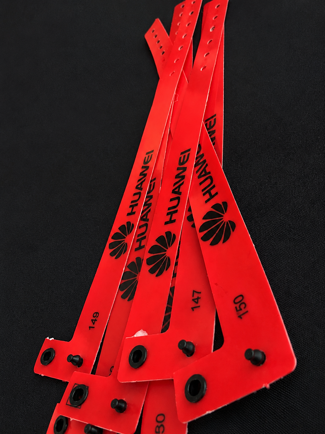 Pulseras de identificación para control de acceso a áreas VIP en eventos corporativos